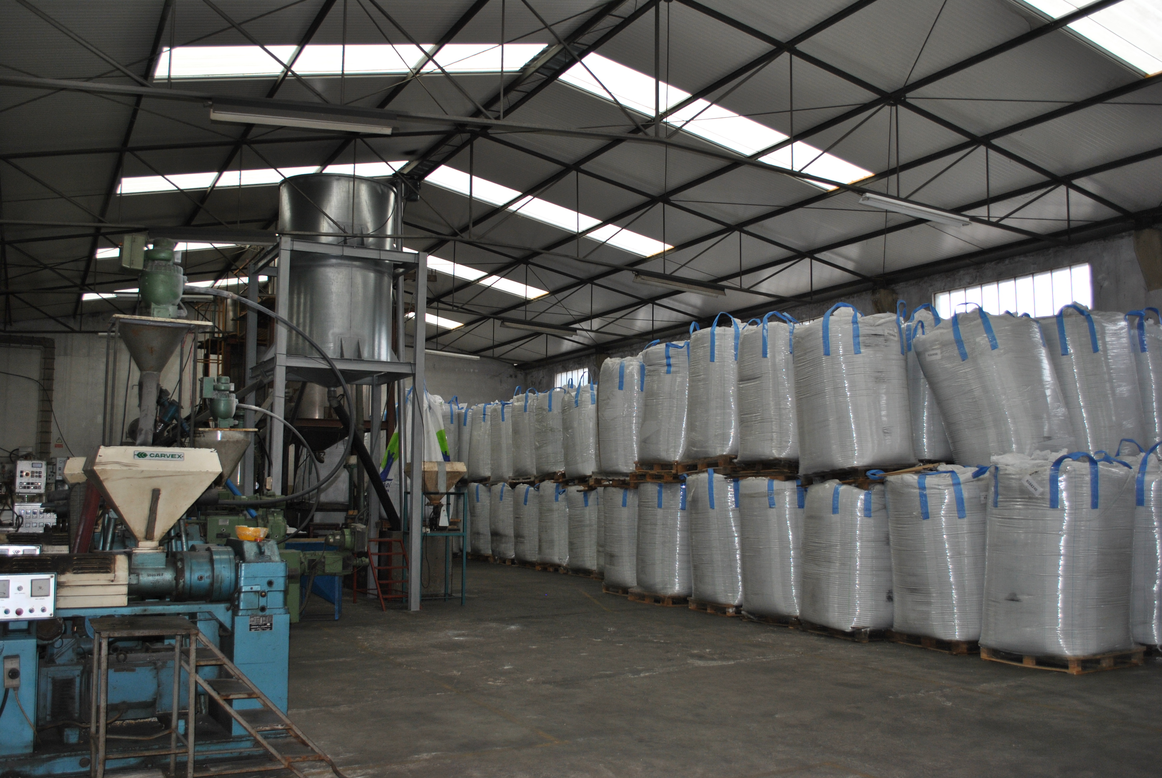 Interior da unidade de produção da Plasbergue
